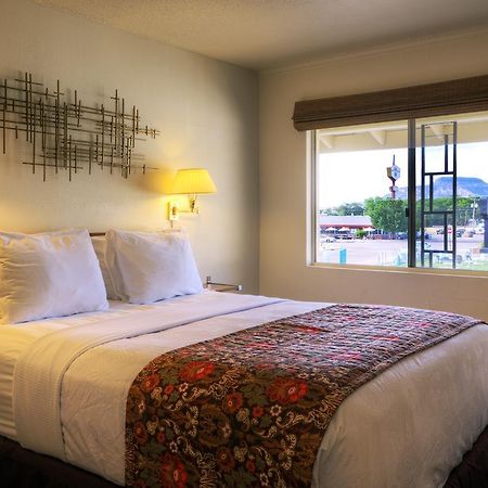 Roadrunner Lodge Motel トゥクムカリ エクステリア 写真