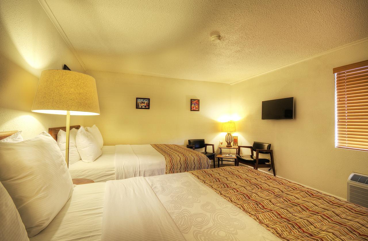Roadrunner Lodge Motel トゥクムカリ エクステリア 写真