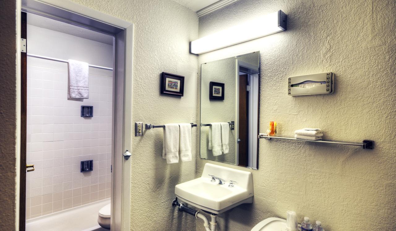 Roadrunner Lodge Motel トゥクムカリ エクステリア 写真