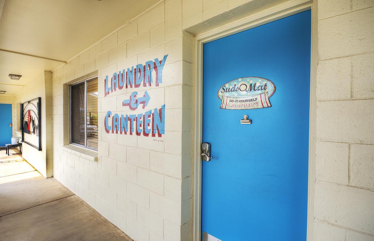 Roadrunner Lodge Motel トゥクムカリ エクステリア 写真