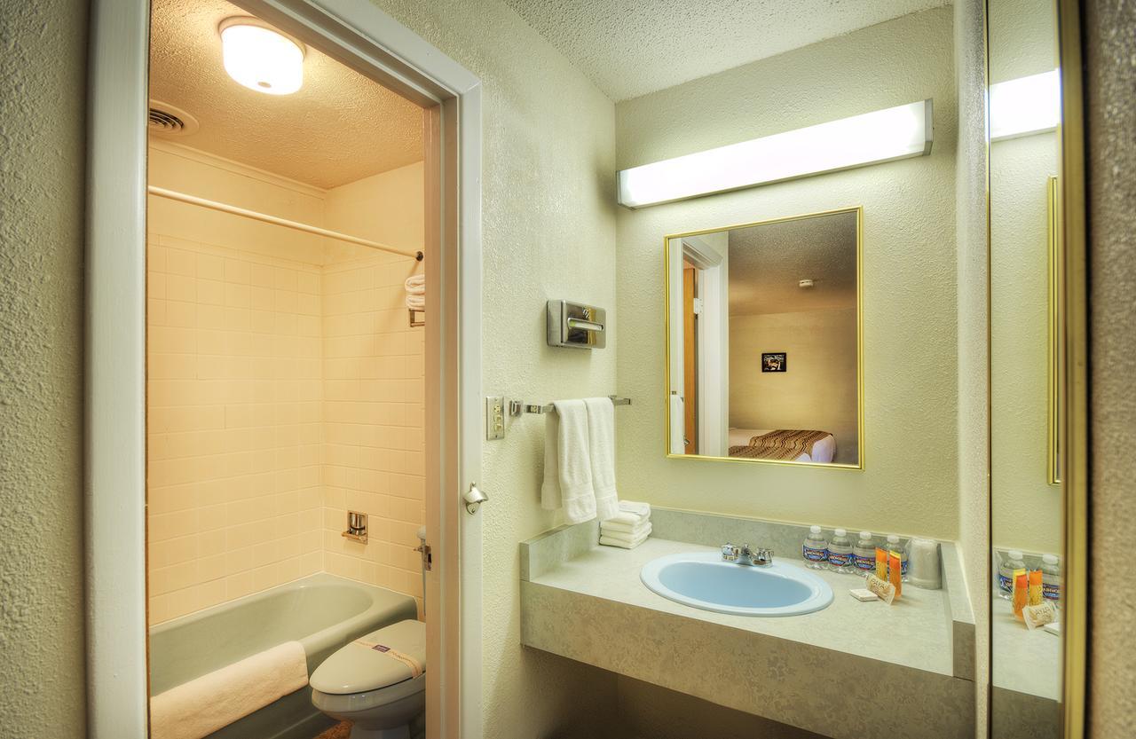 Roadrunner Lodge Motel トゥクムカリ エクステリア 写真