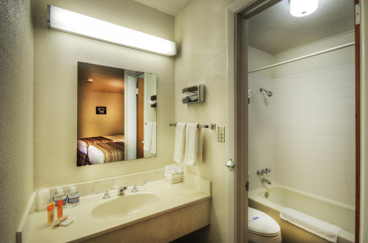 Roadrunner Lodge Motel トゥクムカリ エクステリア 写真