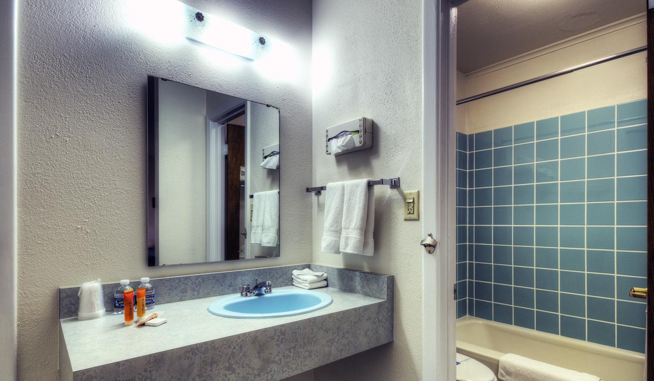 Roadrunner Lodge Motel トゥクムカリ エクステリア 写真