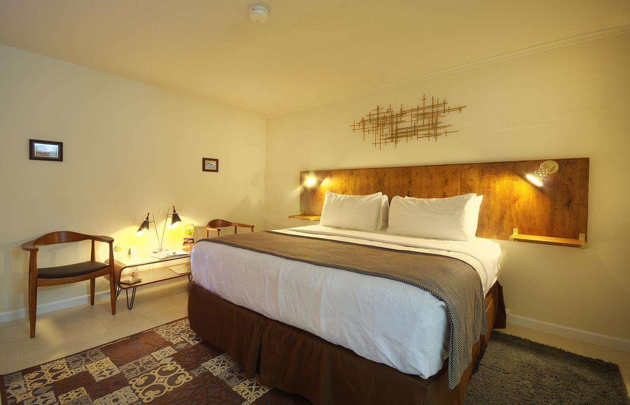 Roadrunner Lodge Motel トゥクムカリ エクステリア 写真